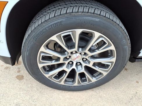 New 2026 GMC Yukon Denali w/ Sun & Power Step Package image 9