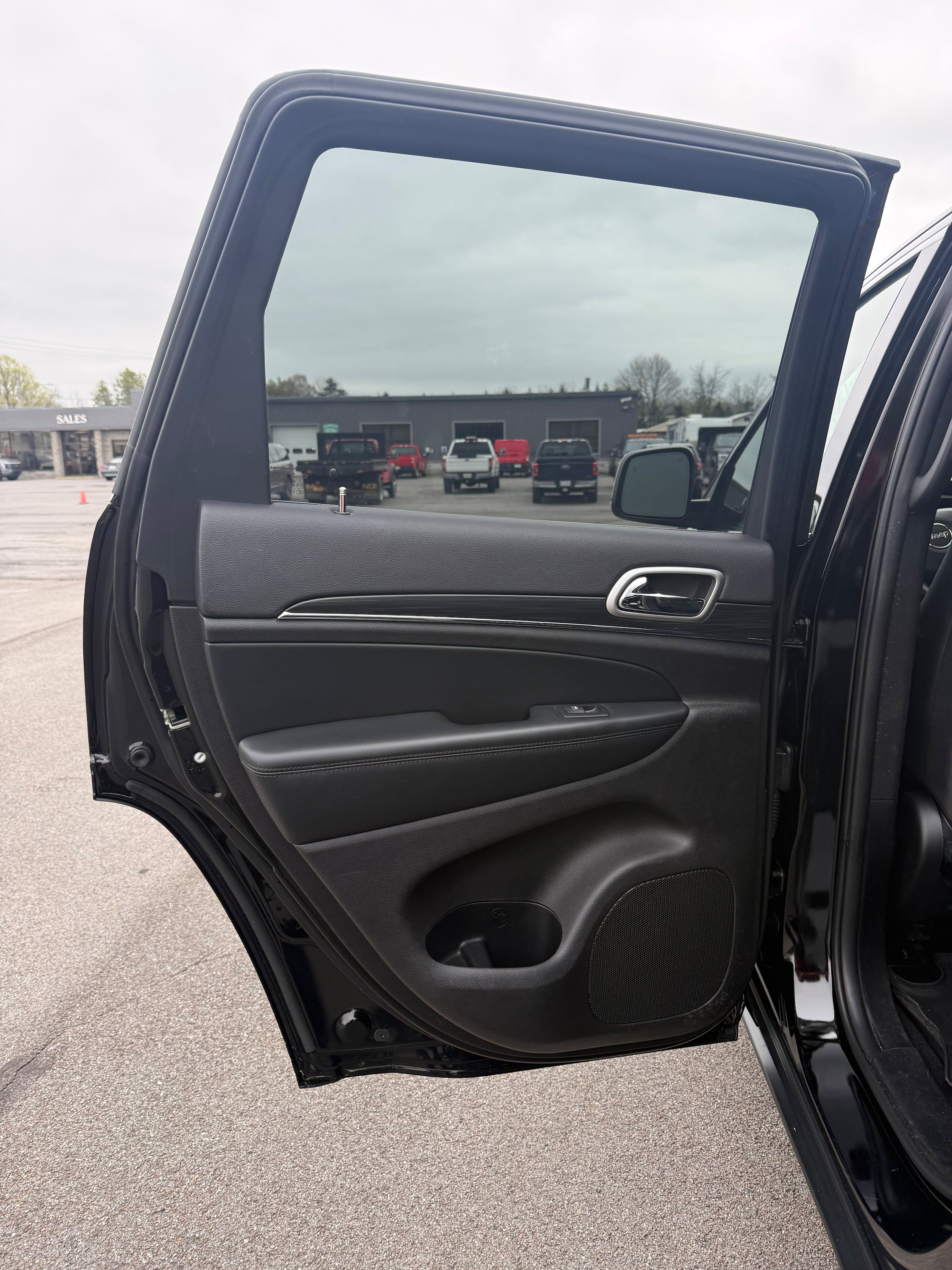 Used 2019 Jeep Grand Cherokee Limited AWD/4WD image 20
