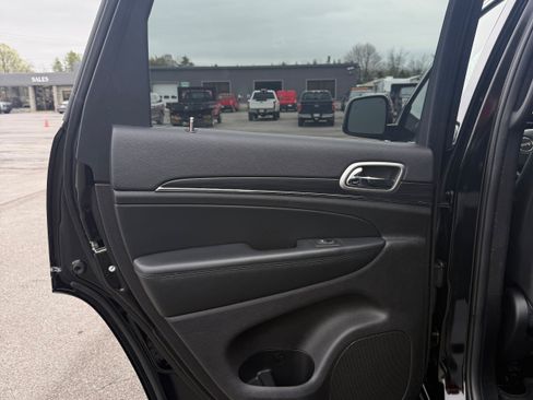 Used 2019 Jeep Grand Cherokee Limited AWD/4WD image 20