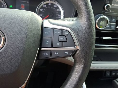 Used 2021 Toyota Highlander L AWD/4WD image 25