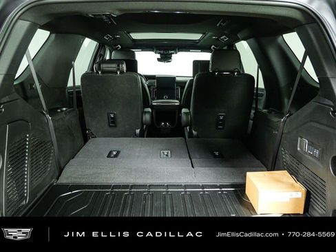 Used 2025 GMC Yukon AT4 Ultimate w/ LPO, Floor Liner Package AWD/4WD image 36