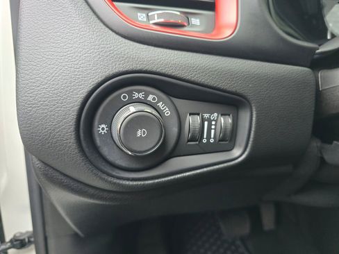 Used 2023 Jeep Renegade Trailhawk w/ Sun/Sound Group image 21