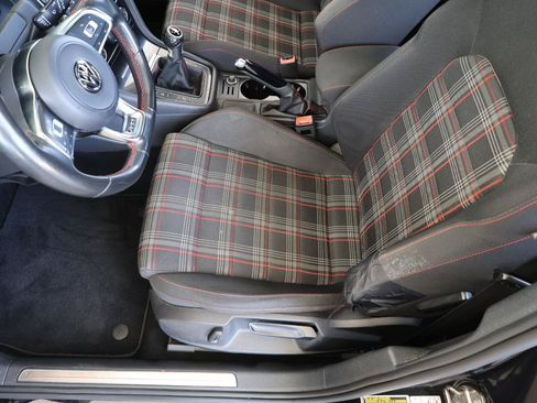 Used 2017 Volkswagen Golf 4-Door FWD image 41