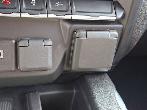 Used 2020 Chevrolet Silverado 1500 LTZ image 27