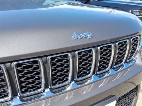 Certified 2023 Jeep Grand Cherokee Laredo X AWD/4WD image 5