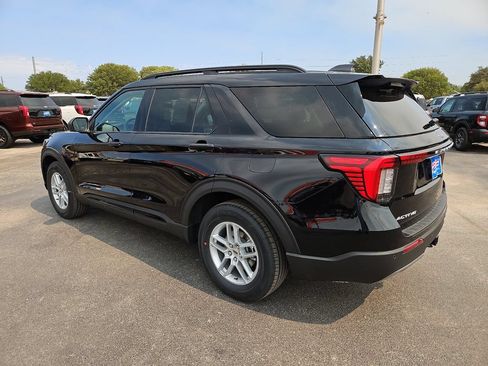 New 2026 Ford Explorer Active w/ Active Comfort Package RWD image 8