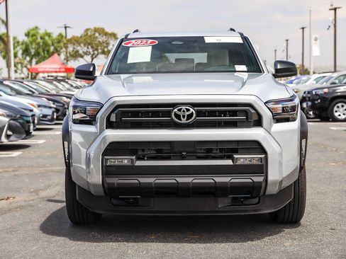 Certified 2025 Toyota 4Runner SR5 AWD/4WD image 2