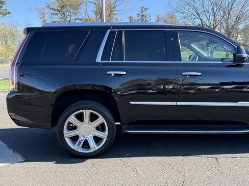 Used 2017 Cadillac Escalade Luxury image 9