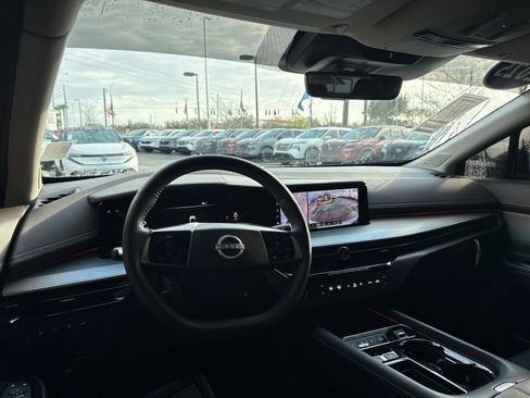 Certified 2025 Nissan Murano Platinum w/ Cargo Package image 12