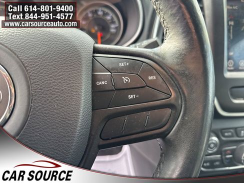 Used 2019 Jeep Cherokee Trailhawk image 25