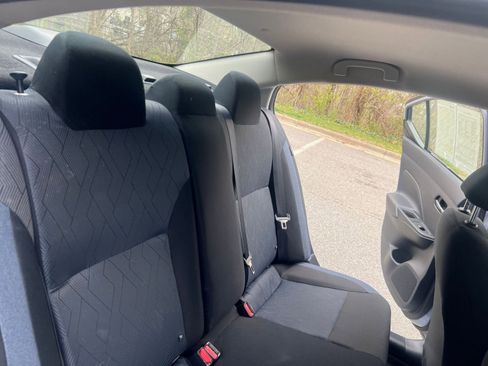 Used 2025 Nissan Versa SV image 33