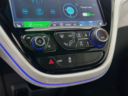 Used 2019 Chevrolet Bolt Premier w/ Infotainment Package FWD image 23