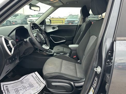 Used 2021 Kia Soul LX image 13