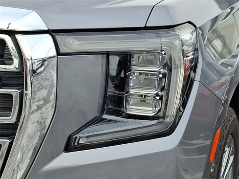 Used 2021 GMC Yukon XL SLT w/ Rear Media and Nav Package image 9
