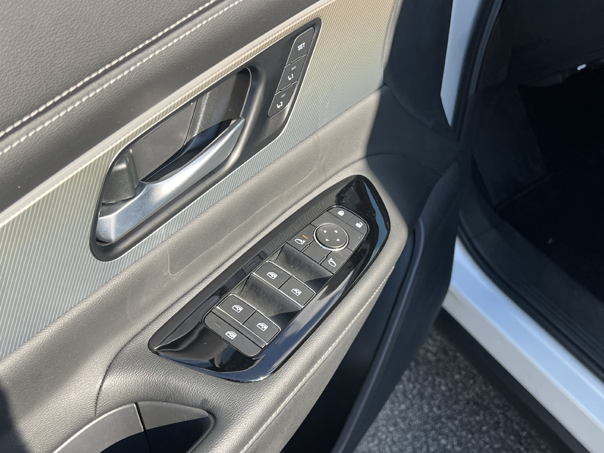 Used 2025 Nissan Murano SL AWD/4WD image 16