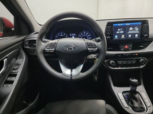 Used 2018 Hyundai Elantra GT image 16