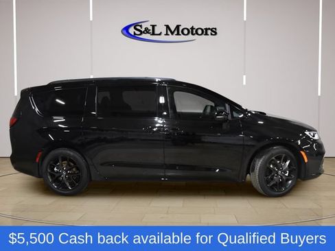 New 2026 Chrysler Pacifica Select w/ S Appearance Package FWD image 10