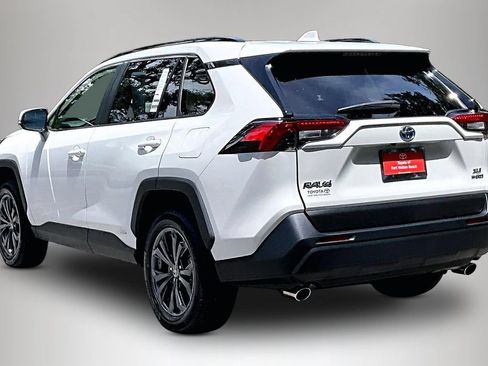 Used 2022 Toyota RAV4 XLE Premium AWD/4WD image 4