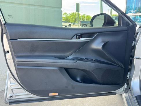 Used 2019 Toyota Camry SE FWD image 15