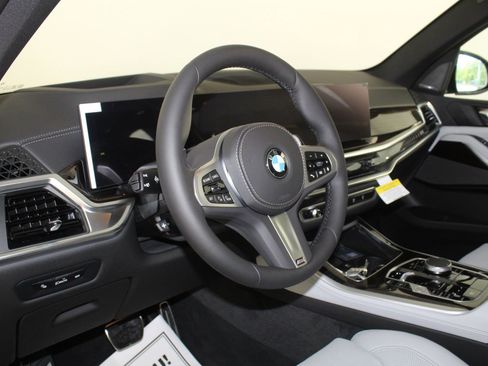 Used 2026 BMW X5 sDrive40i w/ M Sport Package image 4
