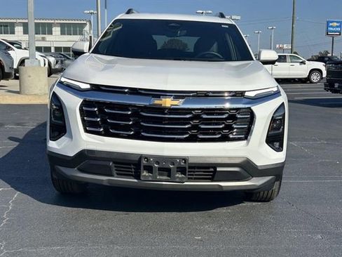 Used 2025 Chevrolet Equinox LT w/ Convenience Package II image 2