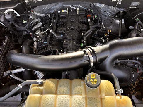 Used 2021 Ford Expedition XLT image 38