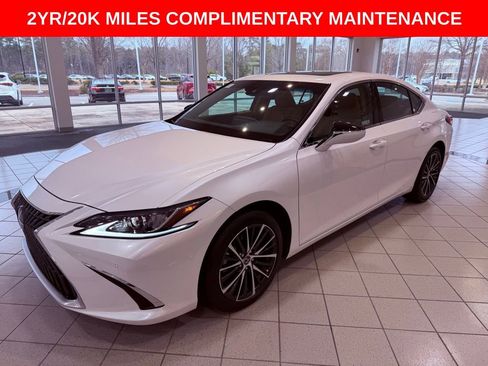 Certified 2024 Lexus ES 250 w/ Premium Package image 3