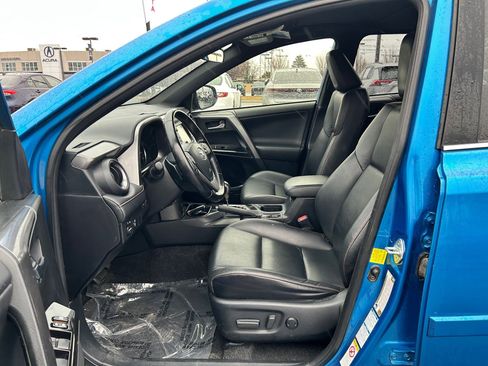 Used 2016 Toyota RAV4 SE image 11