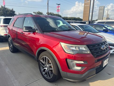 Used 2017 Ford Explorer Sport w/ Equipment Group 401A AWD/4WD image 3