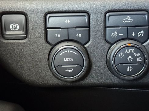 Used 2025 Chevrolet Silverado 2500 LT w/ Convenience Package AWD/4WD image 42