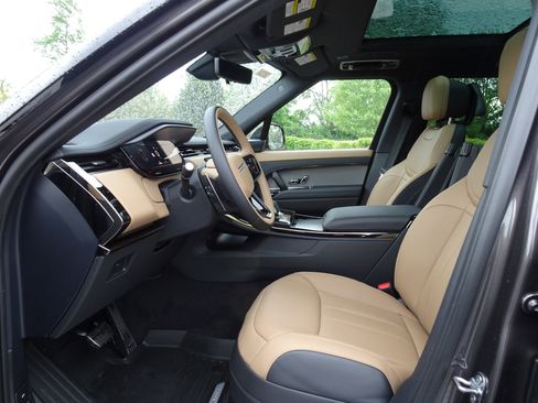 New 2026 Land Rover Range Rover Sport Dynamic SE AWD/4WD image 2