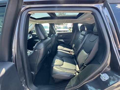 Used 2018 Jeep Cherokee Trailhawk w/ Quick Order Package 27L AWD/4WD image 12