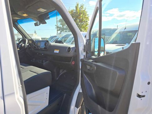 Used 2026 Mercedes-Benz Sprinter 2500 image 10