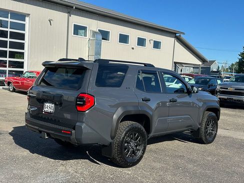 Used 2025 Toyota 4Runner SR5 AWD/4WD image 13