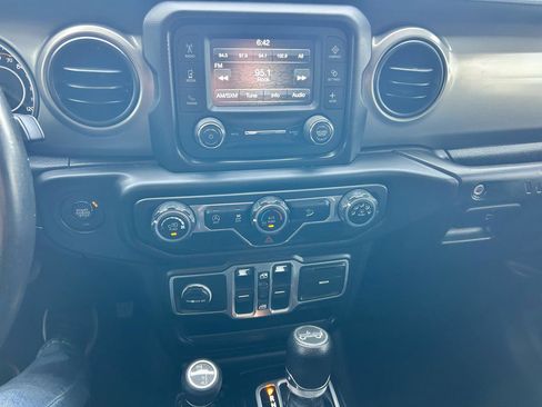 Used 2018 Jeep Wrangler Unlimited Sport S image 4