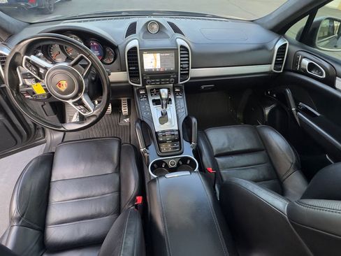 Used 2018 Porsche Cayenne Turbo image 30
