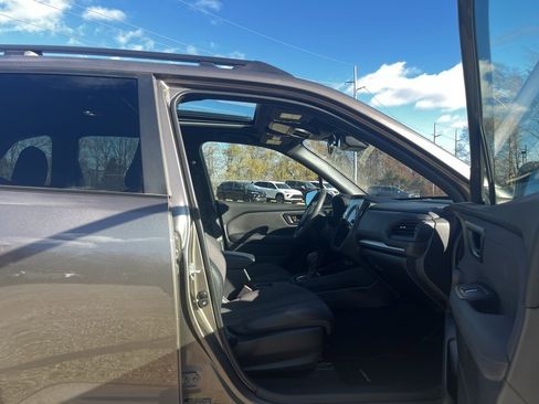 Used 2025 Subaru Forester Premium image 37