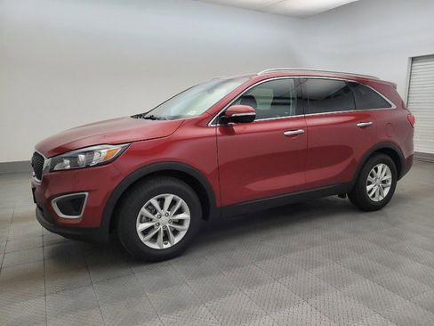 Used 2018 Kia Sorento LX image 2