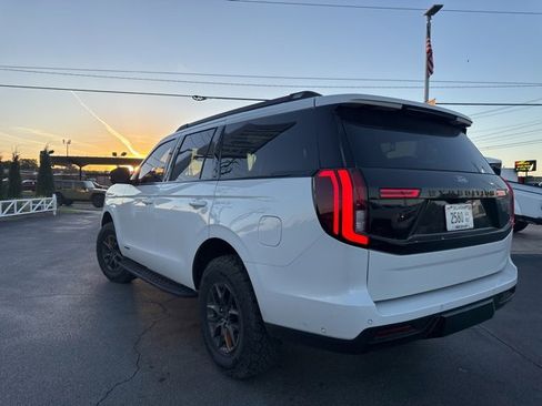 Used 2025 Ford Expedition Tremor image 8