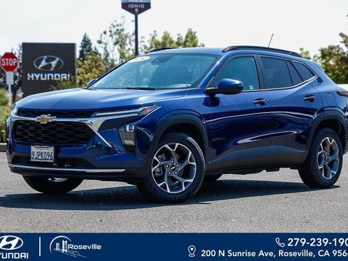 Used 2024 Chevrolet Trax LT w/ Driver Confidence Package FWD image 1