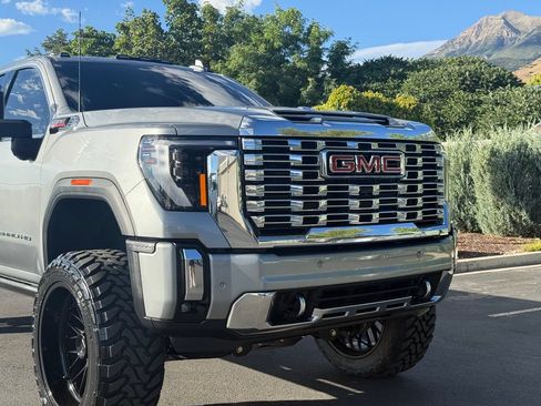 Used 2025 GMC Sierra 3500 Denali w/ Denali Reserve Package AWD/4WD image 17