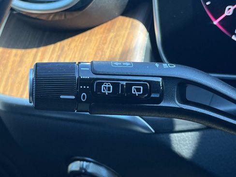 Used 2025 Mercedes-Benz GLC 300 4MATIC image 30