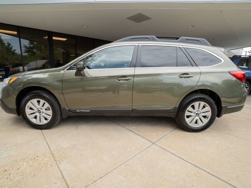 Used 2017 Subaru Outback 2.5i Premium AWD/4WD image 4
