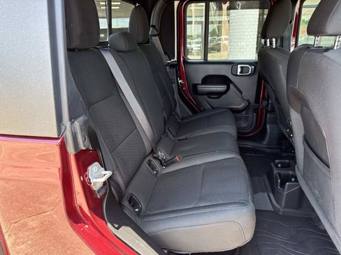 Used 2021 Jeep Gladiator Sport AWD/4WD image 9
