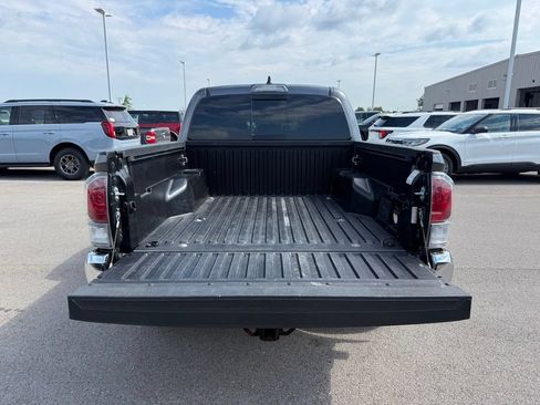 Used 2021 Toyota Tacoma TRD Off-Road AWD/4WD image 34