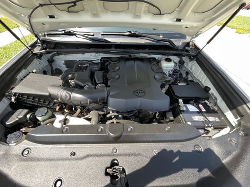 Used 2013 Toyota 4Runner SR5 image 8