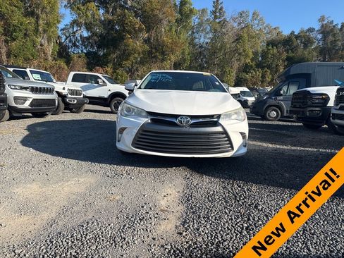 Used 2017 Toyota Camry LE image 8