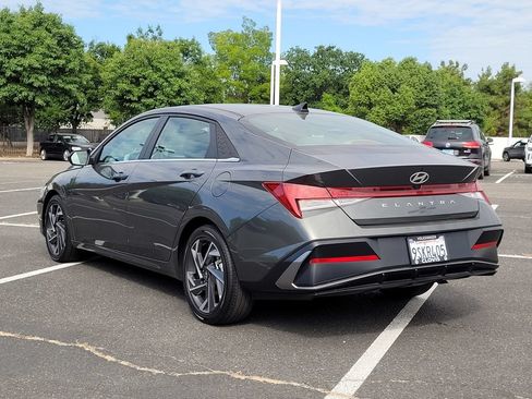 Used 2025 Hyundai Elantra SEL FWD image 8