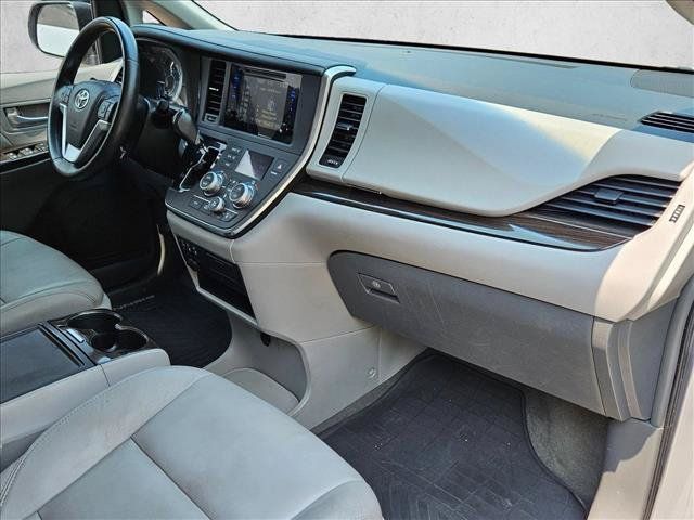 Used 2015 Toyota Sienna XLE FWD image 22