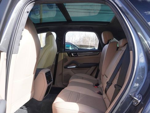 Used 2020 Porsche Cayenne Turbo AWD/4WD image 42